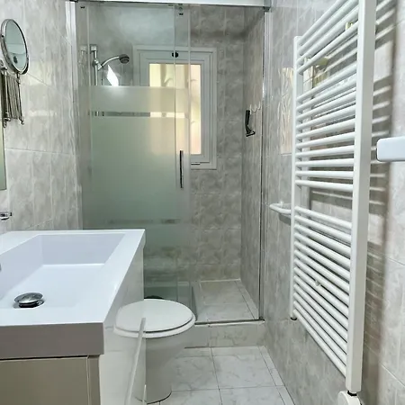 In With Private Pool & Nearby Villa *