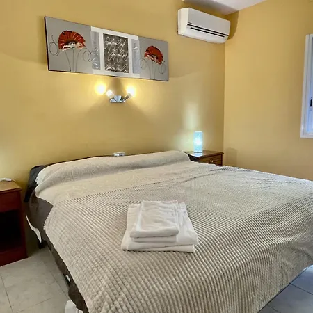 In With Private Pool & Nearby Villa *